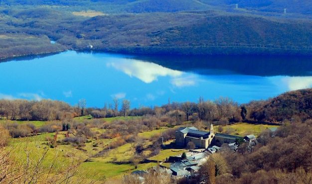 Przyroda i krajobraz Jezioro Ochrydzkie i jego dziedzictwo – jak zwiedzać region