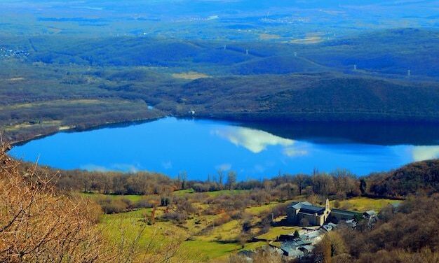 Jezioro Ochrydzkie i jego dziedzictwo – jak zwiedzać region