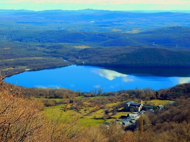 Jezioro Ochrydzkie i jego dziedzictwo – jak zwiedzać region