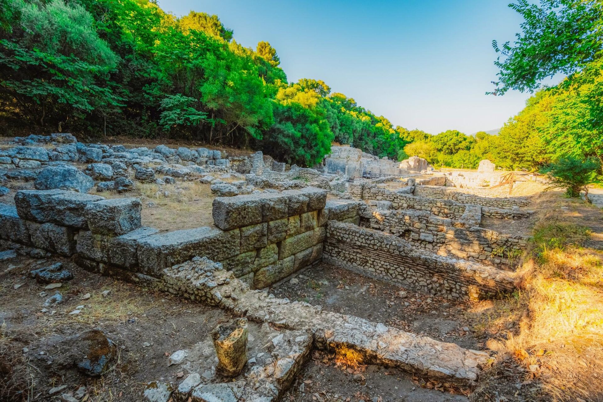 Przyroda i krajobraz Butrint – praktyczny przewodnik po perle UNESCO w Albanii