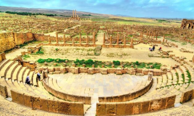 Timgad – przewodnik praktyczny po rzymskim mieście w Algierii