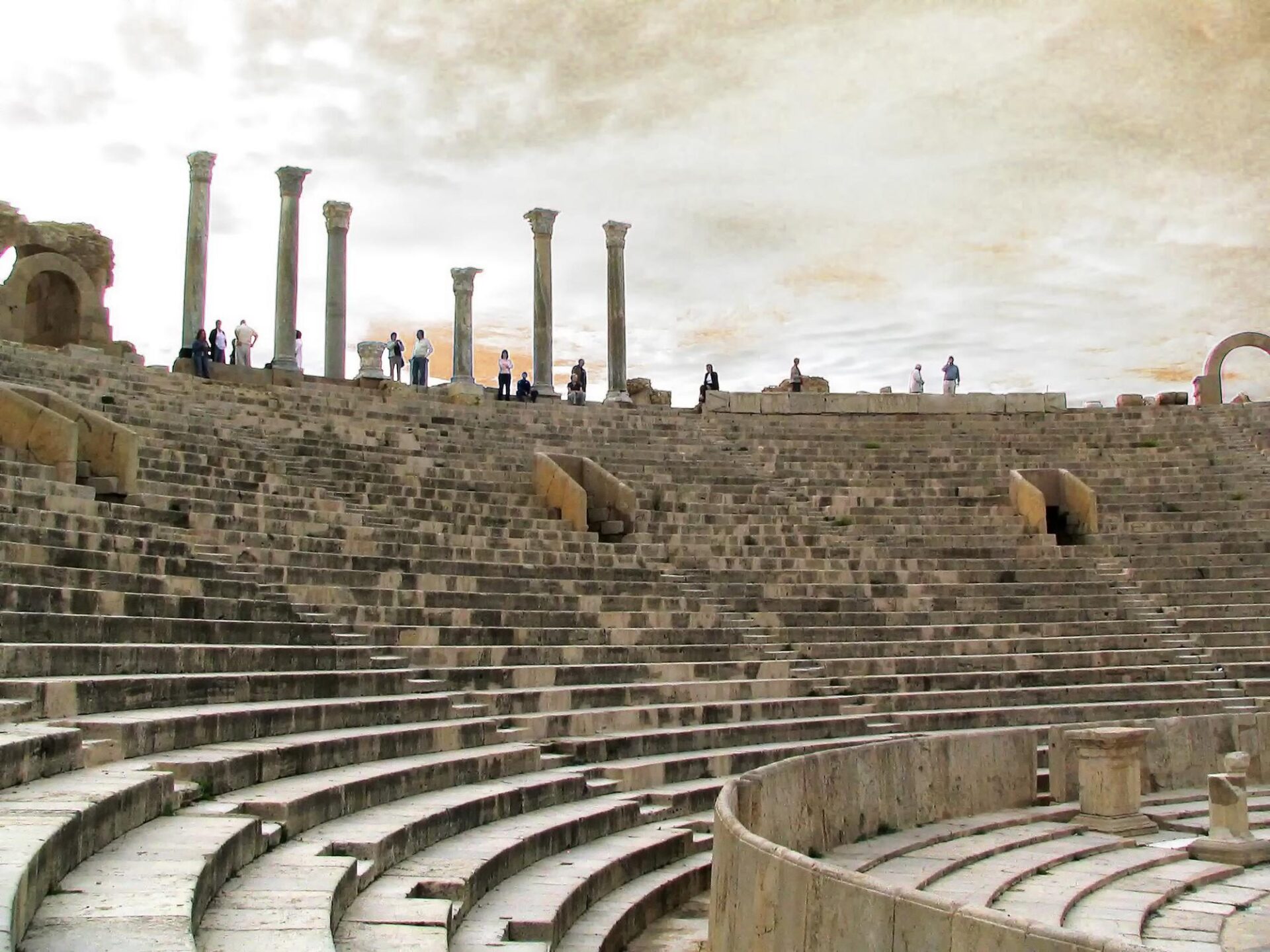 Atrakcje turystyczne w Timgad – przewodnik praktyczny po rzymskim mieście w Algierii