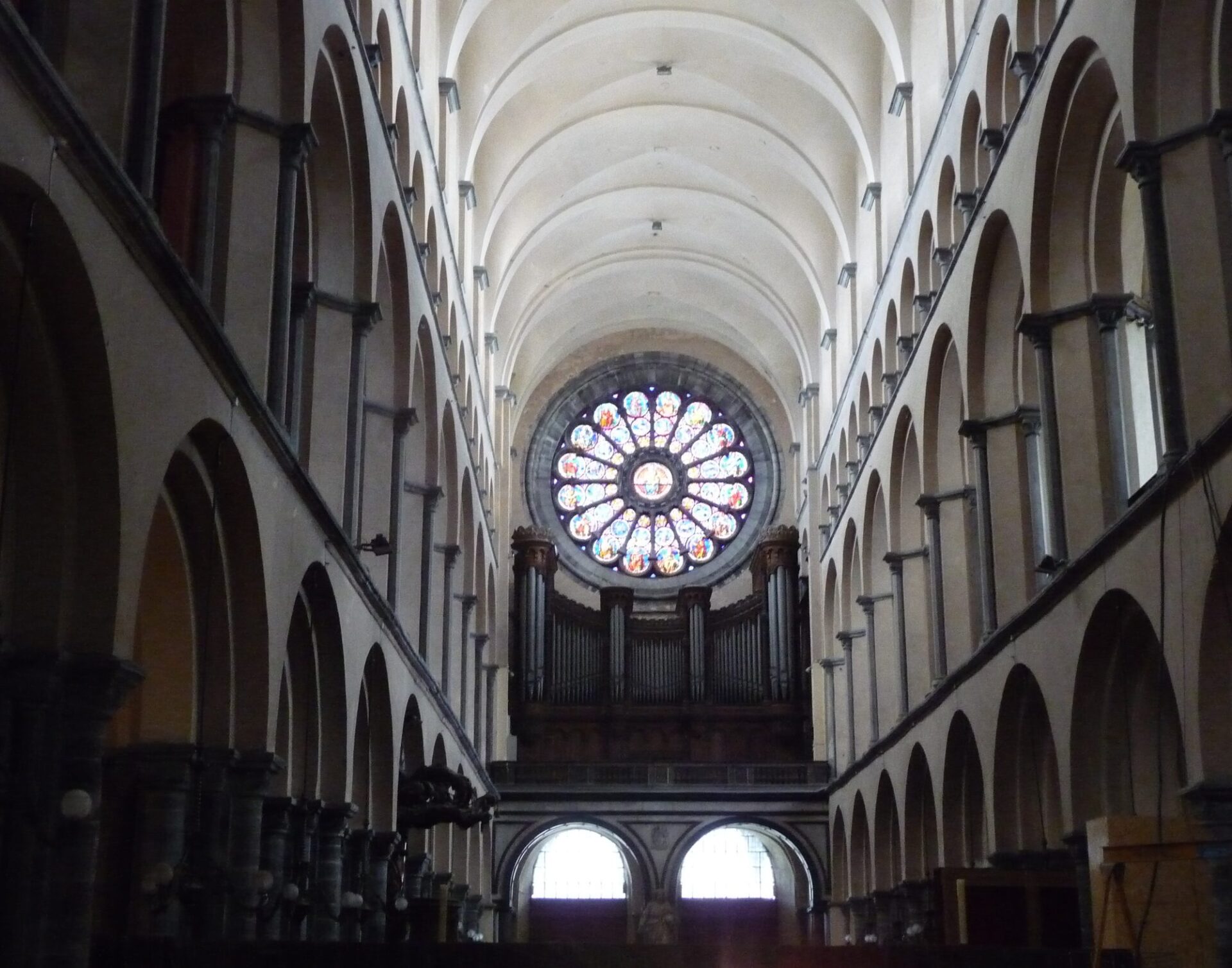 Atrakcje turystyczne w Katedra Notre-Dame w Tournai – praktyczny przewodnik