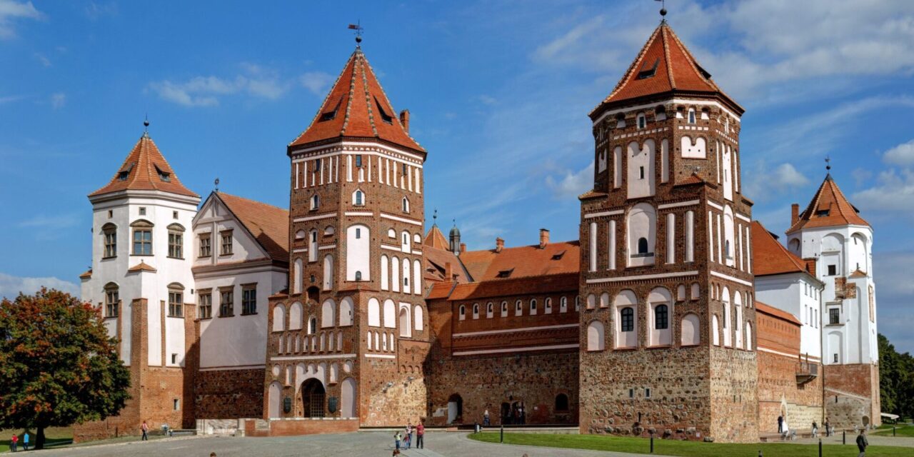 Widok krajobrazowy w Zamek w Mirze (Mir Castle Complex) – praktyczny przewodnik