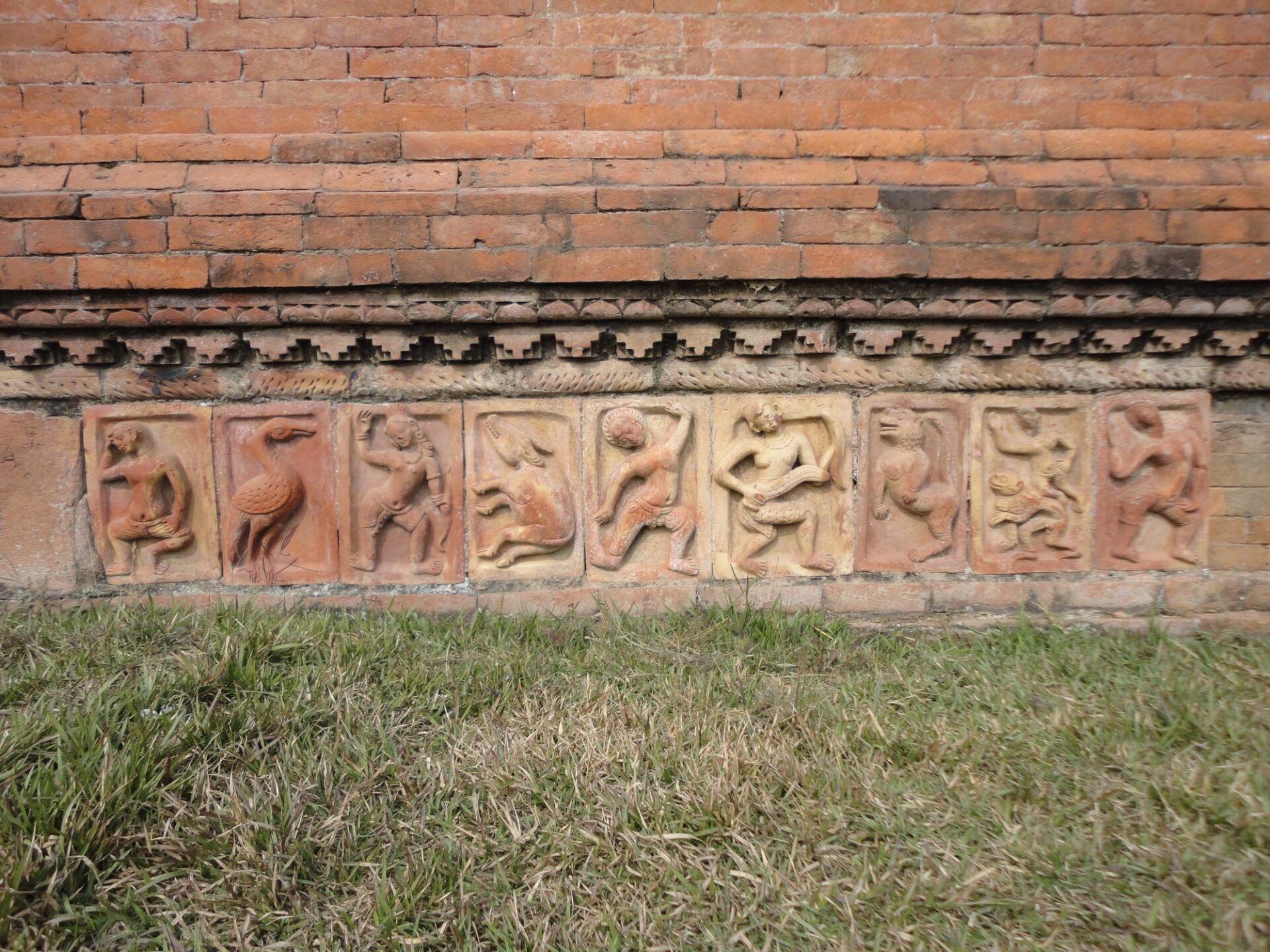 Ruiny klasztoru buddyjskiego w Paharpur